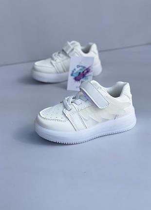 Кросівки на дівчинку білі