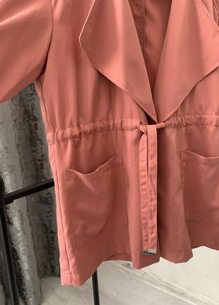 Пудровый розовый оверсайз укороченный тренч куртка7 фото