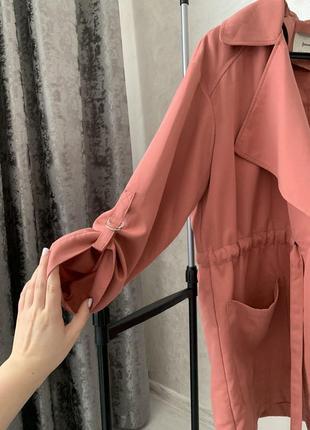 Пудровый розовый оверсайз укороченный тренч куртка9 фото