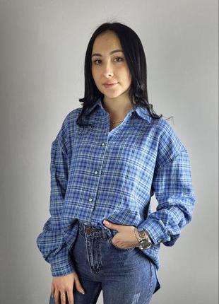 Рубашка женская базовая в клетку свободного кроя синяя modna kazka mkaz6440-1