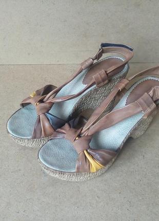 Босоніжки paola firenze платформа шкіряні танкетка