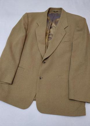 Шерстяной пиджак горчичного цвета