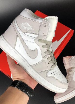 Мужские кроссовки nike air jordan 1 retro high og кожаные бежевые белые