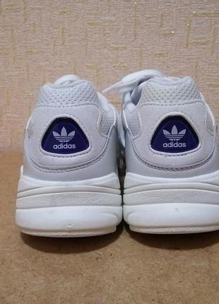 Кросiвки adidas yung-966 фото