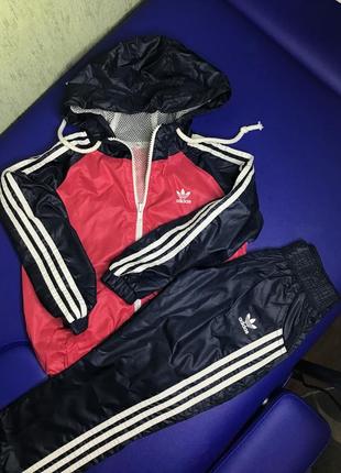 Очень красивый спортивный костюм для девочки!