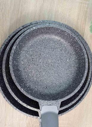 Набір сковорідок 3 штуки (20х4,5см, 24х4,5см, 28х4,5см) з гранітним покриттям oms 3255 сірий6 фото