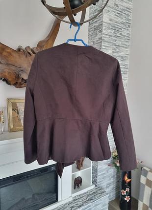 Піджак з баскою.2 фото