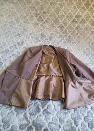 Піджак з баскою.5 фото