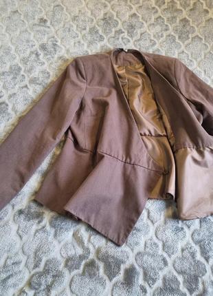 Піджак з баскою.4 фото