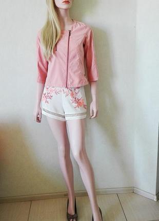 Ніжно-кораловий блейзер від італійського дизайнера