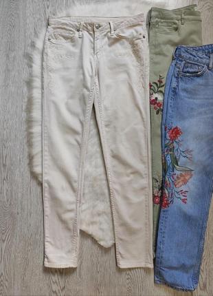 Белые бежевые джинсы скинни стрейч с цветочной вышивкой американки mango