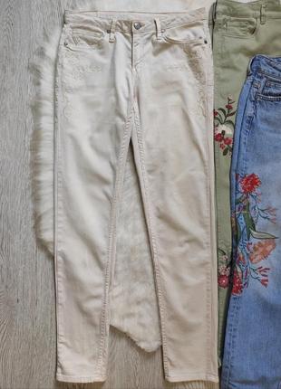 Белые бежевые джинсы скинни стрейч с цветочной вышивкой американки mango2 фото