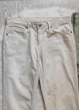Белые бежевые джинсы скинни стрейч с цветочной вышивкой американки mango4 фото