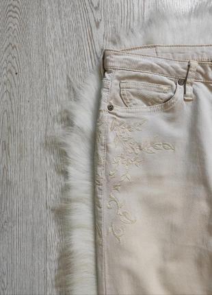 Белые бежевые джинсы скинни стрейч с цветочной вышивкой американки mango6 фото