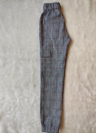Сірі штани карго-джогери в карту кишенями з боків гумка знизу висока9 фото