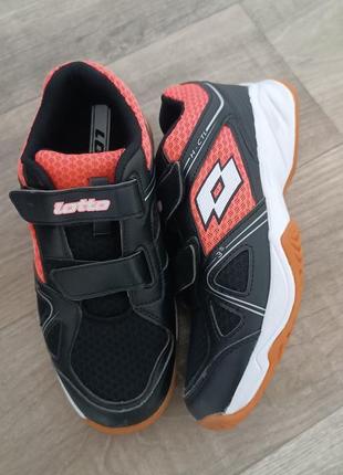 Кроссовки 35 размер стелька 22 см