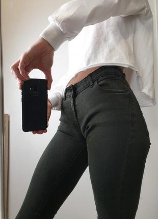 Качественные джинсы скинни цвета хаки масло от denim co2 фото