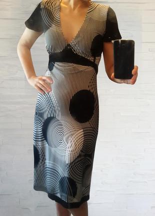 Платье черно-белое, размер м