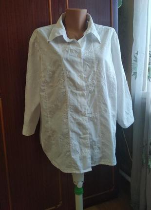 Белоснежная блузка с вышивкой