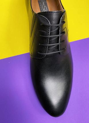Стильные туфли черные кожаные/кожа мужские деми, демисезонные осенние, веселые, летние (на осень,весная,лито 2023-2024)1 фото