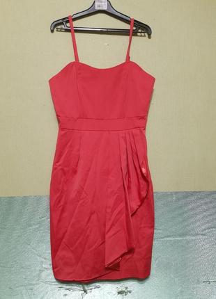 Алое платье