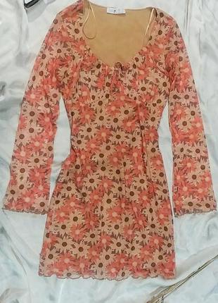 Сукня з напівпрозорої тканини з підкладкою