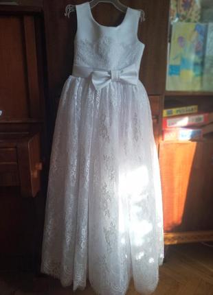 Сніжно-біла сукня з французьким мереживом для першого причастя. зріст 134-144 + пелеринка атласна з таким же мереживом2 фото
