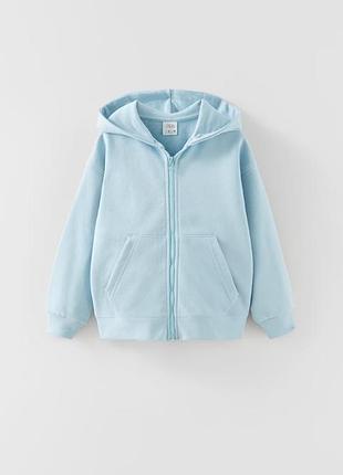 Плюшевое худи с длинными рукавами. zara