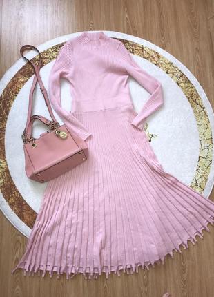 Плаття жіноче розового кольору