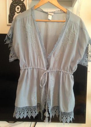 Блуза - накидка с вышивкой и кружевом3 фото