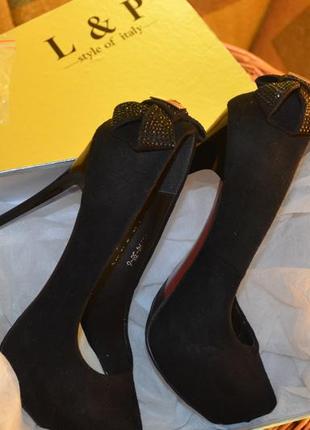 Шикарные замшевые черные туфли сзади с бантиками чорні замшеві туфлі з бантиками1 фото