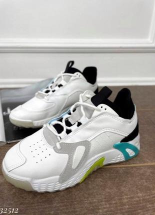 Кроссовки женские