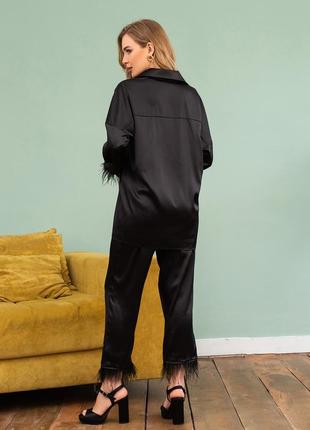 Шелковый костюм в бельевом стиле с перьями 137623 фото