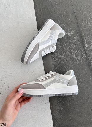 Базові кросівки на кожен день