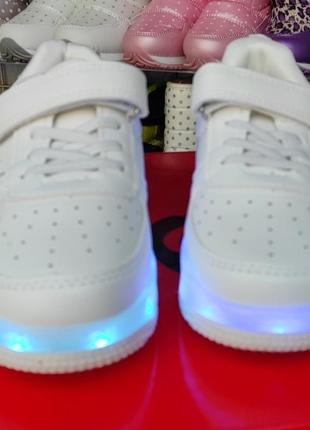 Белые деми кроссовки кеды для девочки мальчика с led зарядкой, лампочками светящиеся9 фото