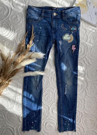 Джинсы с вышивкой