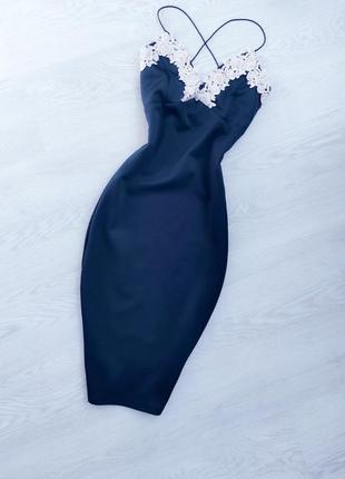 Стильна міді сукня з відкритою спиною по фігурі