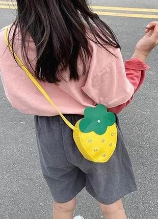 Детская сумка для девочки подарок сумочка желтая клубника2 фото