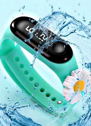 Детские сенсорные электронные часы с 3д браслетом  водонепроницаемые с ромашкой зеленый3 фото