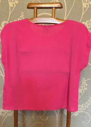 Очень красивая и стильная брендовая блузка ярко-розового цвета.4 фото