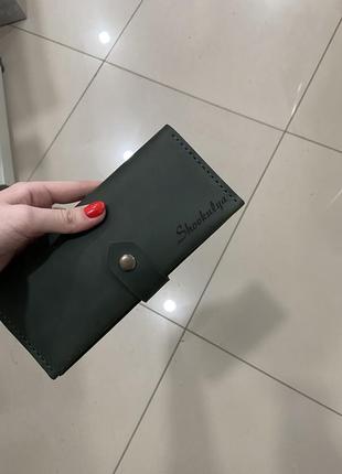 Зелёный кожаный кошелёк из натуральной кожи ручной работы в подарочной упаковке зелёное портмоне4 фото