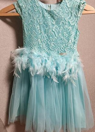 Платье платье с перьями