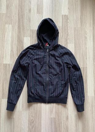 Куртка ветровка divided размер s