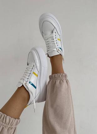 Кроссовки белые