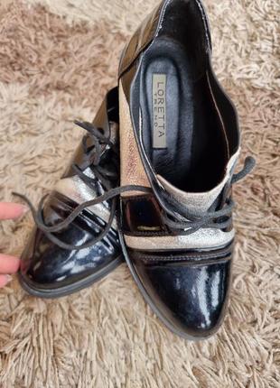 Туфли лаковые с серебряными вставками