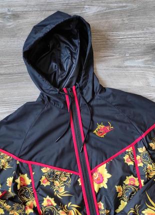 Женская куртка ветровка nike sportswear all over print floral windrunner jacket tech fleece2 фото