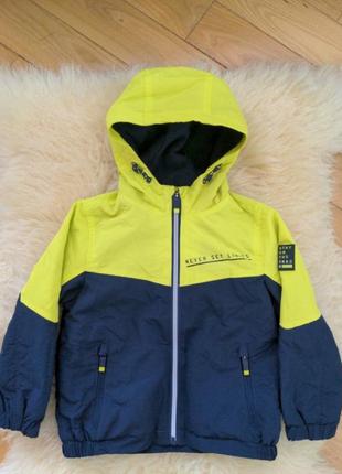 Демісезонна курточка на флісі