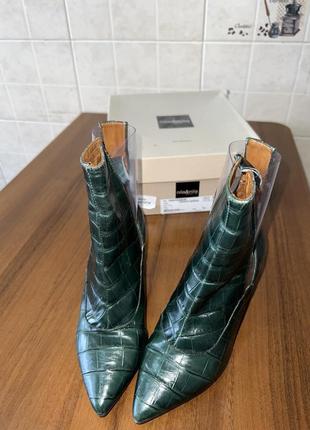 Шкіряні чоботи ботильйони на підборах nila&nila італія зелені з прозорими вставками2 фото