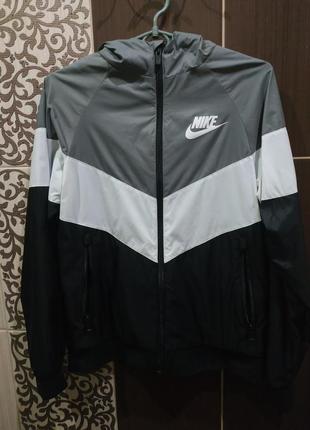 Женская куртка, ветровка nike sportswear windrunner1 фото