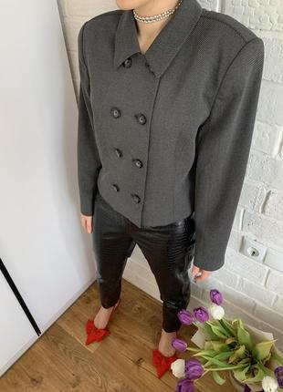 Укороченный жакет из шерсти и вискозы